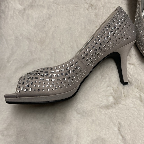 Kelly and Katie Crystal Embellished heels - Picture 5 of 8